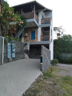 Entre a Mata Atlântida e o mar, quase pé na areia